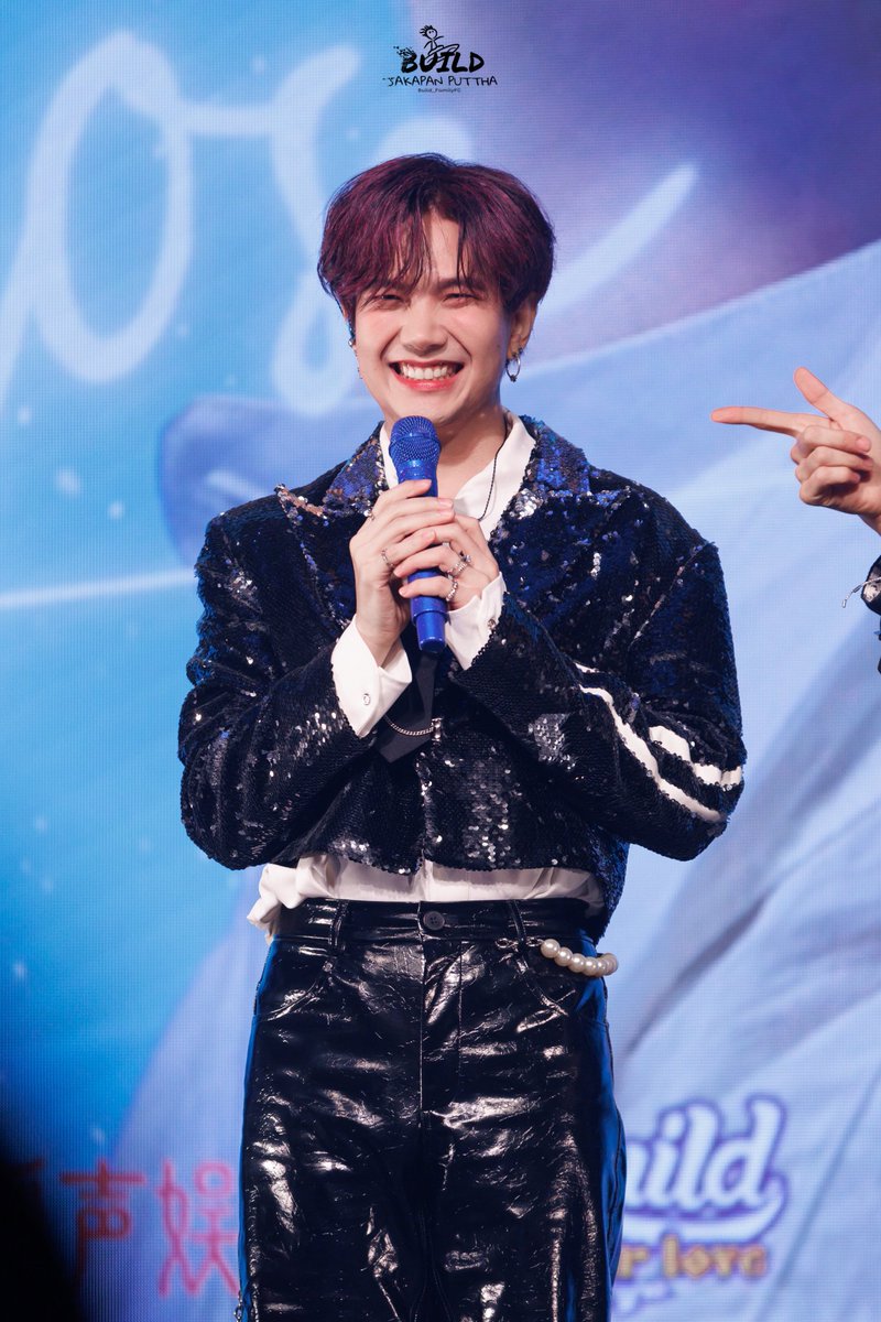 build_army's tweet photo. #Beyourluve say it with me

"I LOVE YOU SO FREAKING MUCH BIU!" 

BUILD JAKAPAN
#FanMeetingJinjianchenginHongKong
@JakeB4rever https://t.co/xVkd6HVaQ7