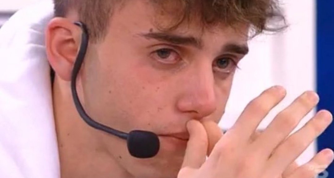 _marefuori_'s tweet photo. non vedere più scritto nella sigla 'carolina crescentini' 'nicolas maupas' e 'valentina romani' è stato un colpo al cuore #MareFuori4 https://t.co/60GRv9V3bu