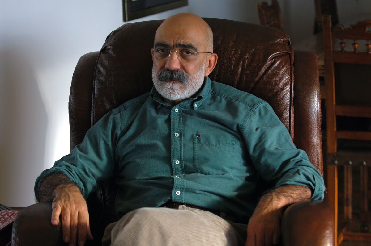 sevincozarslan's tweet photo. Ahmet Altan: "Süddeutsche Zeitung çalışanı beni arayıp '29 Ekim sabahı uyandığınızda ne hissettiğinizi ve ne düşündüğünüzü yazabilir misiniz?' dedi. Sadece yazarlarına sorulan sorulara bakarak bir ülkenin gelişip gelişmediğini anlayabilirsiniz." #Atatürkünİzinde100YIL

https://t.co/iMl3kWrUxL