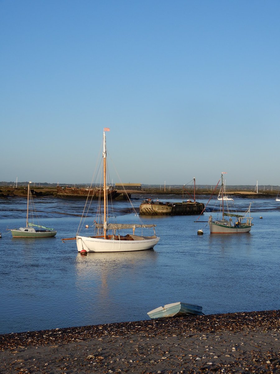 Matedwards7's tweet photo. Morning everyone. 
#MerseaIsland #EarlyMorningWalk #Essex https://t.co/EKsqoXlMXY