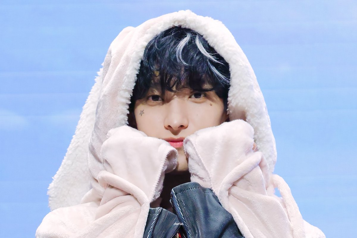 _cherishdk's tweet photo. 231028 
#세븐틴 #SEVENTEEN #도겸 #DK @pledis_17 https://t.co/bNcjUt3DE8