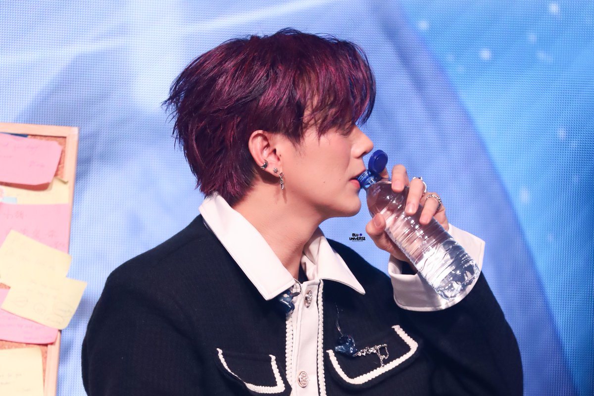 bluuniverse0406's tweet photo. ดื่มน้ำก็หล่อออออ 🫠

291023 #FanMeetingJinjianchenginHongKong
꒰ @JakeB4rever #BuildJakapan ꒱ 
#Beyourluve https://t.co/U8lSCibEwg