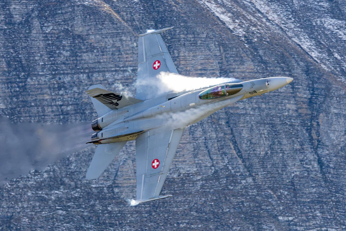 eringi_0806's tweet photo. F/A18 ソロデモ
#Axalp23 https://t.co/ZBGnJJ1N2s