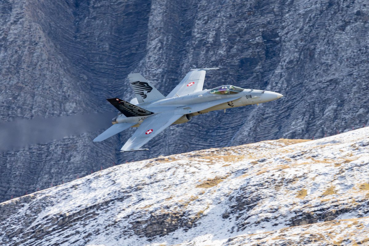 eringi_0806's tweet photo. F/A18 ソロデモ
#Axalp23 https://t.co/ZBGnJJ1N2s