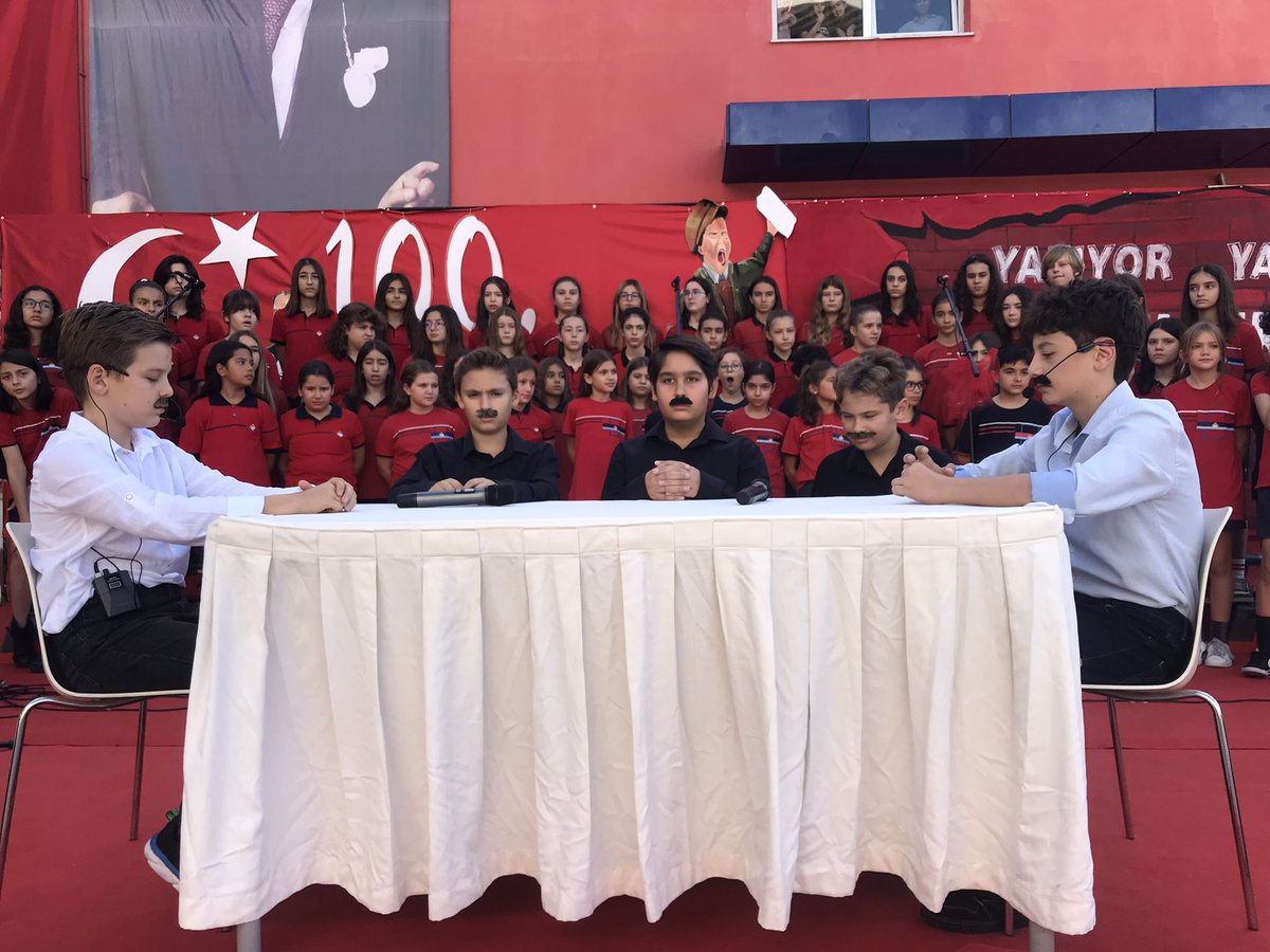 BKkarsiyaka's tweet photo. 100 yıldır ışıldayan bir yıldızdır Cumhuriyet. Milletimizin geleceğini aydınlatan Cumhuriyetimizin 100. yılını kampüsümüzde gerçekleştirdiğimiz coşkulu törenle kutluyoruz.❤️💙
Sonsuz minnet sonsuz saygıyla🇹🇷
#CumhuriyetleGeleceğe 
#bahcesehirkoleji https://t.co/2LzsQ7a2Wi