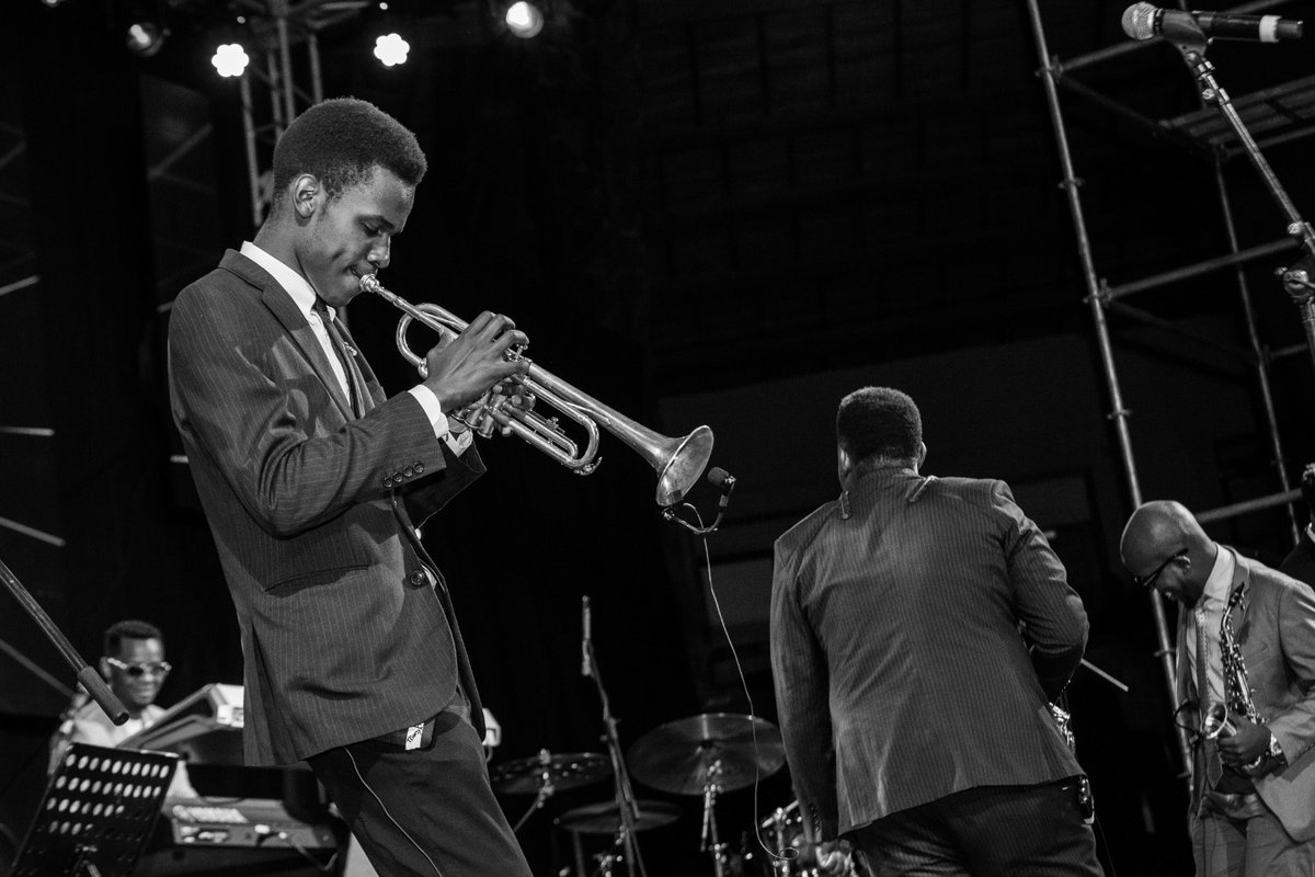 SafaricomPLC's tweet photo. Overall, what an incredible night it was π₯³π₯. The Nairobi International Jazz Festival brought us together to create unforgettable moments through the power of music πΆπ·, all for a greater cause π. #NIJF #NIJFestival #JonathanButlerInNairobi https://t.co/A1NBnR6Lao