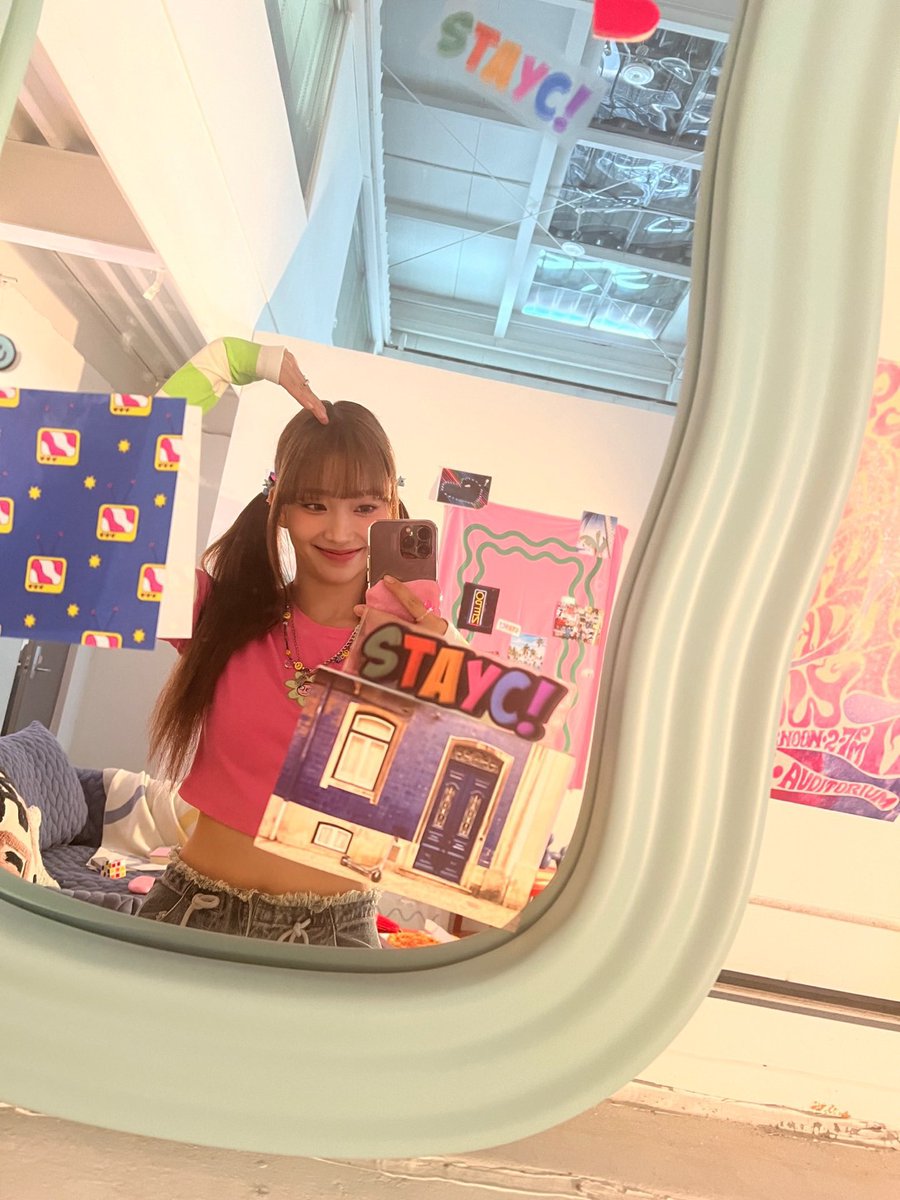 staycfancafe's tweet photo. 🐰💭 new profile picture + background https://t.co/V3xxiuk23z