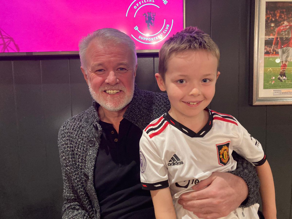All set for Derby Day. Wee mans first time at OT. Great night <a href="/ManUtd/">Manchester United</a> meeting legend <a href="/GaryPallister/">Gary Pallister</a> in the International Stretford End. Absolute gentleman &amp; some stories. Red carpet treatment today with pitch side meet&amp;great &amp;super seats #justneedaresult 🤞#mufc #manutdvmancity