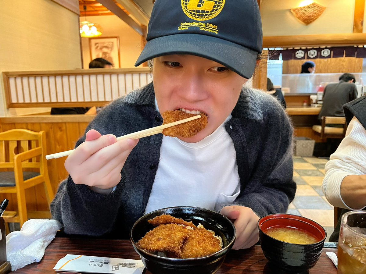 kamiki_official's tweet photo. 【 #神木学園祭ツアー 5日目】
 #新潟青陵大学 さん #青空祭 へ！
小雨の中お越し頂きありがとうございました🙇
まさかのディアマイを歌って踊るというレア回に…！

新潟観光をした様子は #神木駅  の #神さんぽ で追ってご紹介するのでお楽しみに◎（タレカツの美味しさに衝撃を受けた神木でした🍚） https://t.co/8JiI3LtFwa
