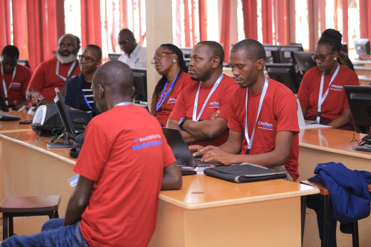 CharolFhidhel's tweet photo. The mentoring team have all ears open at the moment. They do not have to miss any details of the presentations from the hacker groups
#CAmTechHackathon #HealthcareRevolution
#EquitableHealthCareHack

@Nadine_Mizero @SantorinoD https://t.co/eZRM702f8c