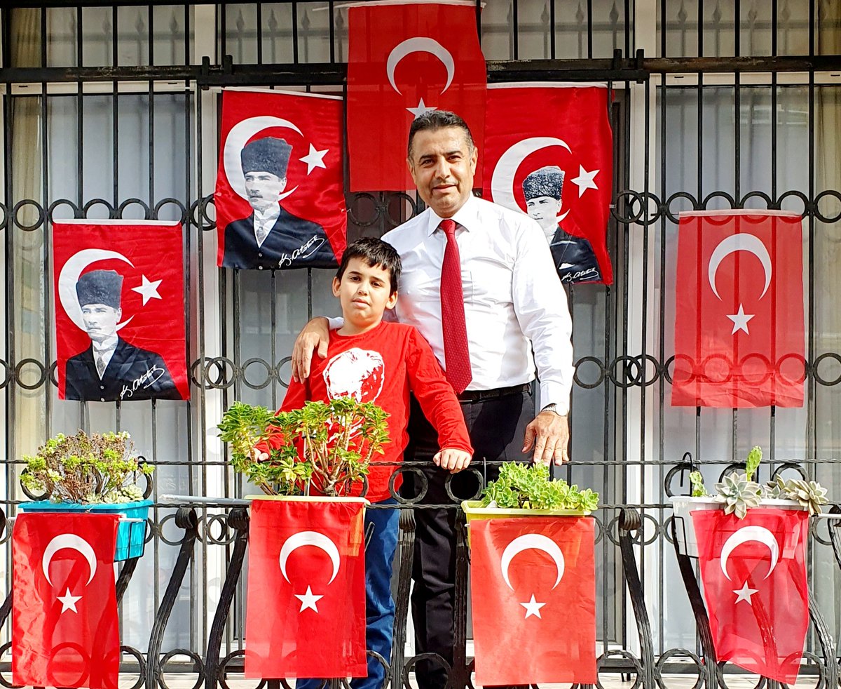 Cumhuriyet;
Nefestir,
Cumhuriyet;
Candır. 

Cumhuriyet çocuklarındır...
🇹🇷
#100ünüCumhuriyeteDön