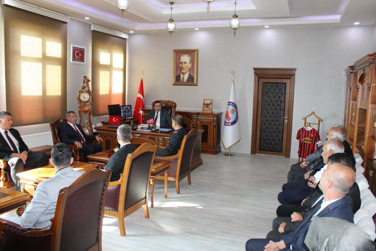 29 EKİM CUMHURİYET BAYRAMININ 100. YILI KUTLAMALARI TEBRİKAT TÖRENİ İLE BAŞLADI

29 Ekim Cumhuriyet Bayramının 100. yılı kutlama programı Karaçoban Kaymakamı Sn.Tahir YILMAZ tarafından tebriklerin kabulü ile başladı. 
#29EkimCumhuriyetBayramı🇹🇷