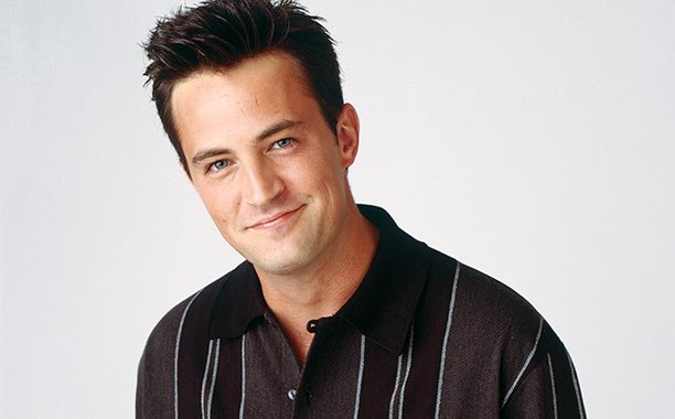 A mes yeux il mérite plus qu’une photo avec un emoji de ma part.
Je ne le fais que très rarement mais Matthew Perry c’est une période de ma vie.
Sa disparition me met un vrai coup au moral.
Il m’aura tellement fait rire.