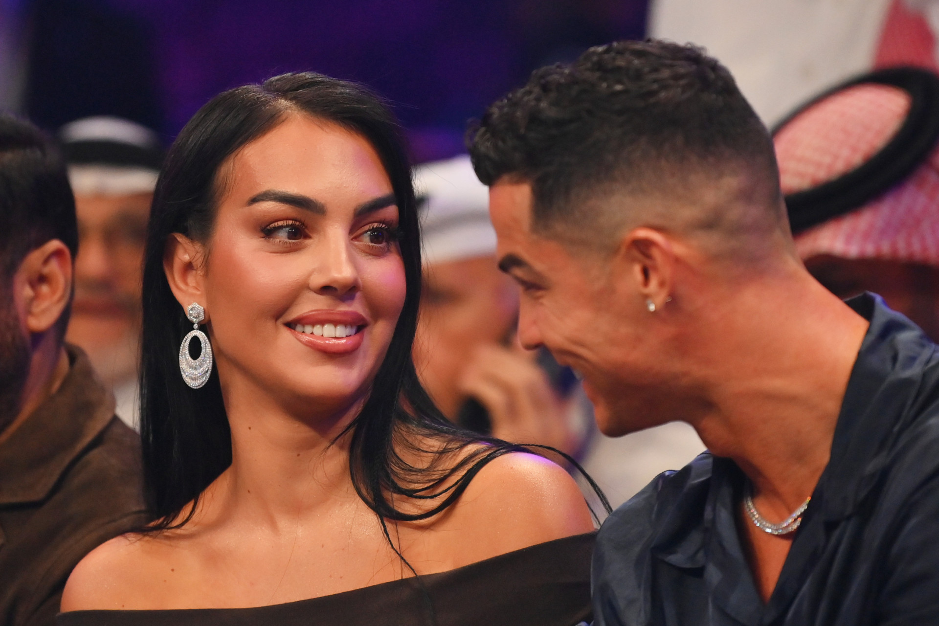 Georgina Rodríguez and Ronaldo's Extravagantly Expensive Outfits While Attending an Event Together, Captivating All Eyes 4
