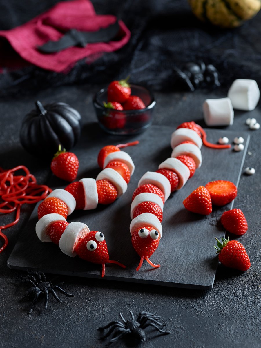 We love these Halloween wiggly snakes. They are fun to make with the kids and make a slightly healthier snack to enjoy between all the usual Halloween sweets!

#AVABerries #TasteTheBerryBest #Halloween #Recipes