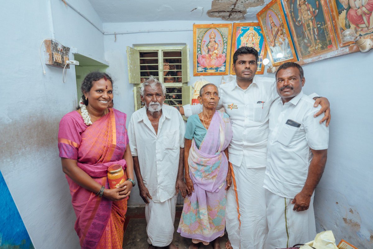 annamalai_k's tweet photo. இன்றைய தினம், நாமக்கல் கிழக்கு மாவட்டம்,  பட்டியல் அணி மாவட்டப் பொதுச்செயலாளர் அண்ணன் திரு. கந்தசாமி அவர்கள் இல்லத்தில், அவர்தம் குடும்பத்தினரோடும், @BJP4Tamilnadu நிர்வாகிகளோடும் வெகு சுவையான மதிய உணவு உண்டோம். 

அண்ணன் திரு. கந்தசாமி அவர்கள் குடும்பத்தினரின் வரவேற்பும் விருந்தோம்பலும் இன்றைய தினத்தை மிகவும் சிறப்பாக்கியிருக்கிறது. அவருக்கு எனது மனமார்ந்த நன்றிகளையும் வாழ்த்துக்களையும் தெரிவித்துக் கொள்கிறேன்.