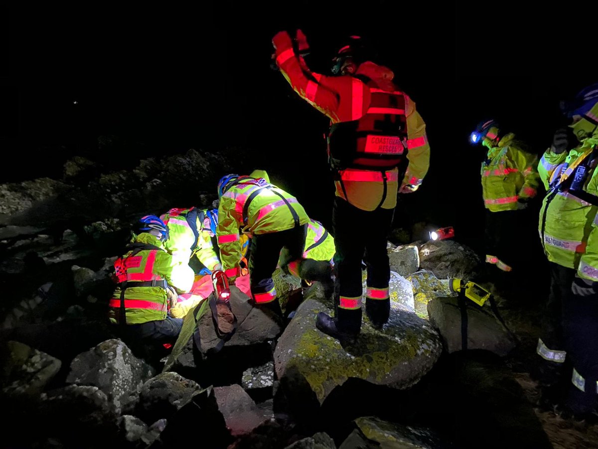 With the clocks going back last night, please stay safe at the coast and plan your trip accordingly.

• Check what time the sun sets 🌇
• Bring a source of light, just in case 🔦
• Allow time to get back safely 🚗🏡

In an emergency, call 999 and ask for the Coastguard.