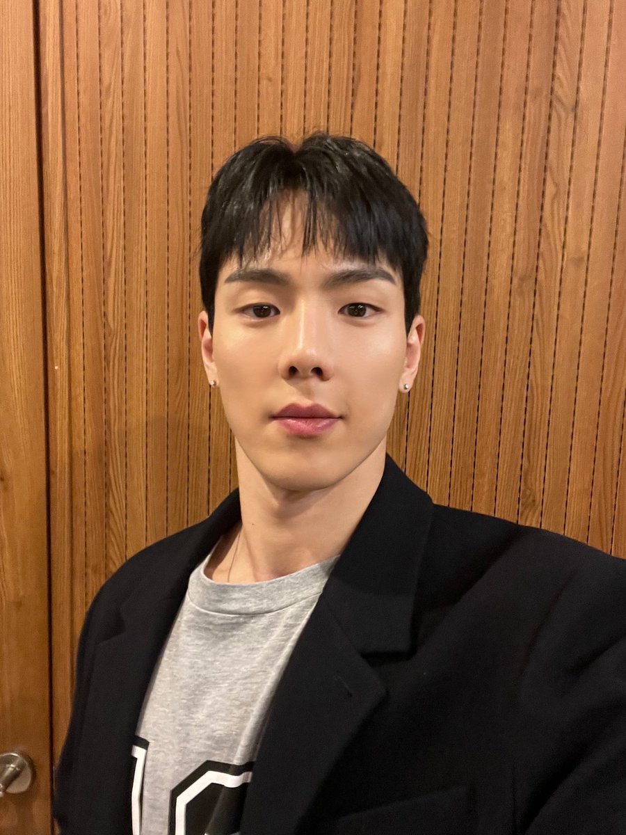 OfficialMONSTAX's tweet photo. 주말동안 즐거웠어요 ㅎㅎㅎ
남은주말도 잘보내고 또올게요! #셔누 https://t.co/Z4Mq36DWPs