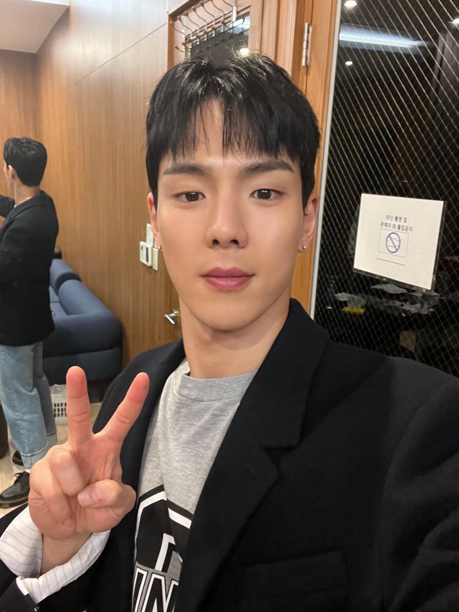 OfficialMONSTAX's tweet photo. 주말동안 즐거웠어요 ㅎㅎㅎ
남은주말도 잘보내고 또올게요! #셔누 https://t.co/Z4Mq36DWPs
