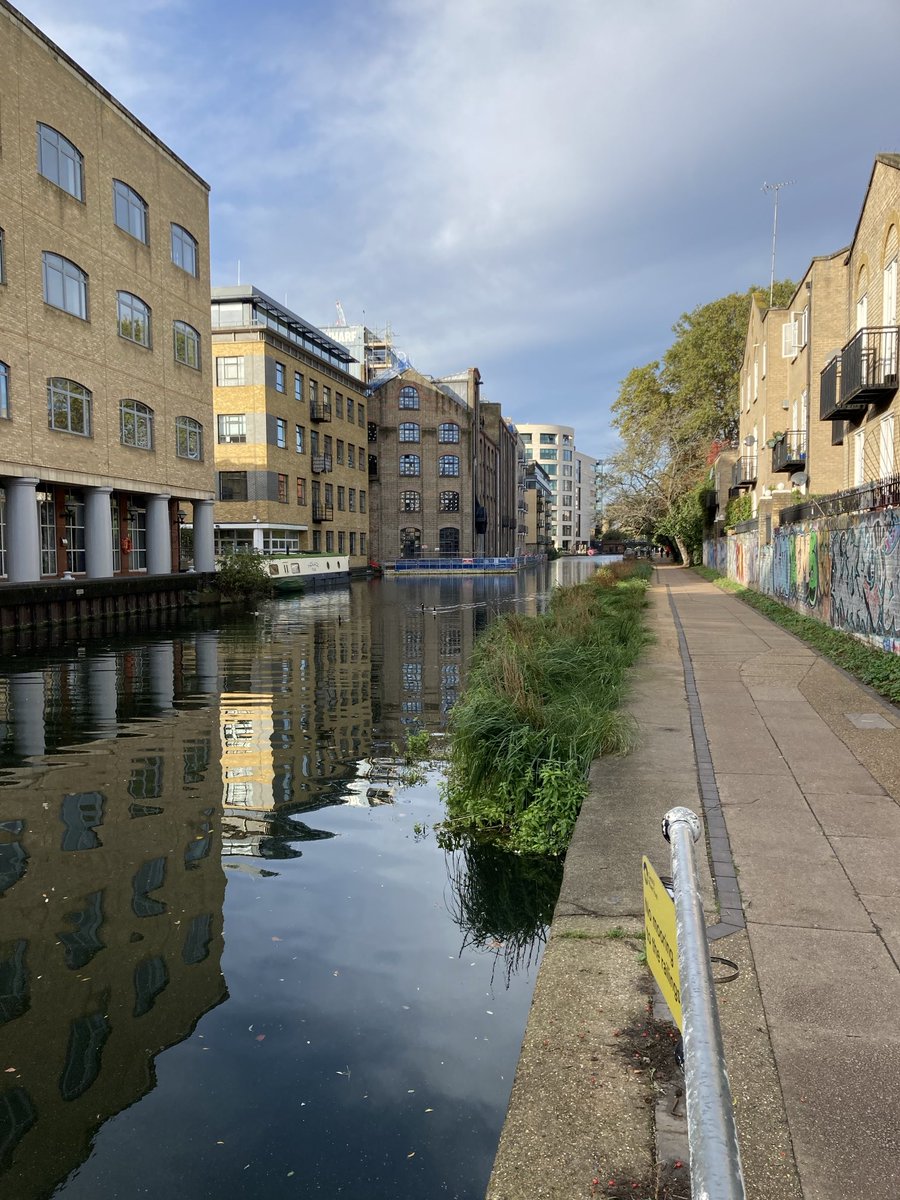 GrahamThom1's tweet image. Not my usual canal for a long run and not my usual view of Oxford St either.