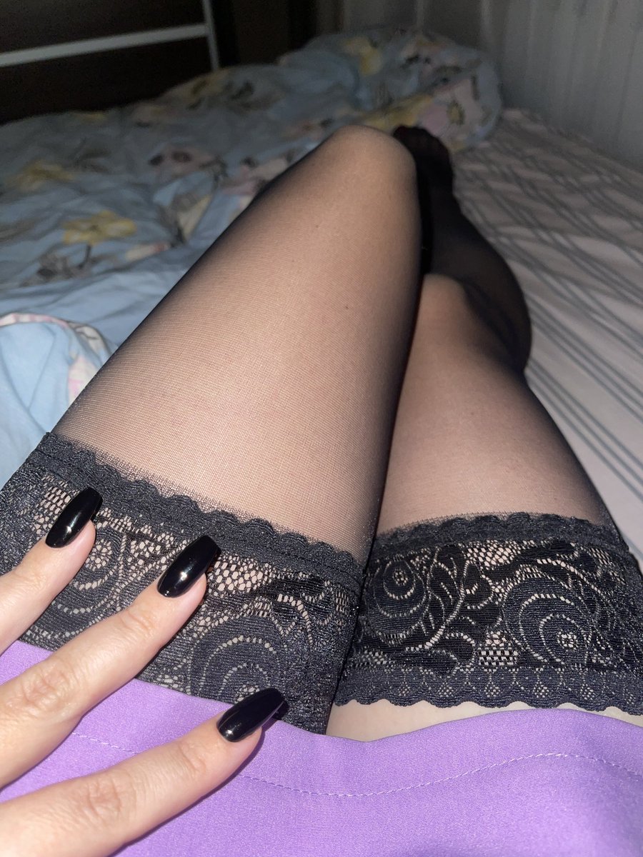 NylonAnabel's tweet photo. Love these black stockings 🖤

#blackstockings #stockings #stockingslover https://t.co/03pztEWnrD