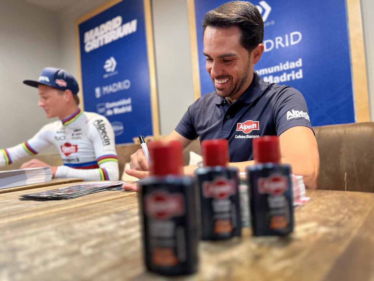 Una auténtica locura en el <a href="/RodillaSandwich/">Rodilla Sandwiches</a> de Callao🤩.

La firma de autógrafos de <a href="/mathieuvdpoel/">Mathieu Van der Poel</a> y <a href="/albertocontador/">Alberto Contador</a> ¡ha sido espectacular!