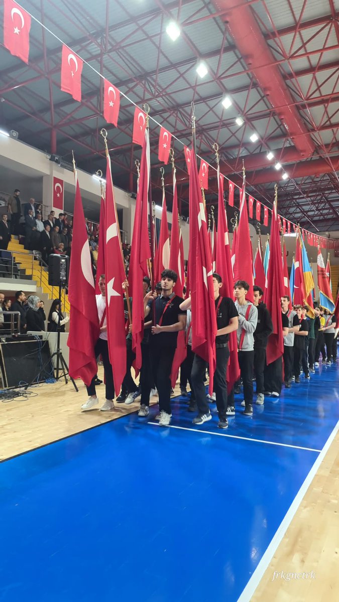 _ferhat_ozturk's tweet photo. 🇹🇷Cumhuriyet Bayramının 💯. Yılı, Güngören Spor Kompleksinde, okullarımızın hazırlamış oldukları birbirinden güzel gösterilerle kutlandı.
Emek veren tüm meslektaşlarımıza, öğrencilerimize teşekkür ediyorum. https://t.co/MQ7KiFEn6R