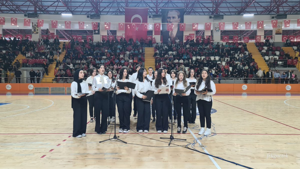 _ferhat_ozturk's tweet photo. 🇹🇷Cumhuriyet Bayramının 💯. Yılı, Güngören Spor Kompleksinde, okullarımızın hazırlamış oldukları birbirinden güzel gösterilerle kutlandı.
Emek veren tüm meslektaşlarımıza, öğrencilerimize teşekkür ediyorum. https://t.co/MQ7KiFEn6R