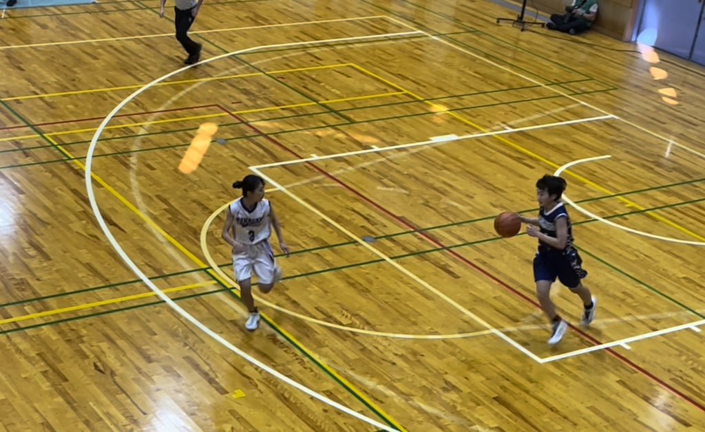 BCEvolution1's tweet photo. 県新人大会が開催され、クラブの選手がレギュラーとして活躍する中学校が、男女とも3チーム県南地区の代表として出場。上位にもたくさん残りました。クラブの時とは違う姿やチームメイト同士が対戦相手として戦う姿をギャラリーで見るのはとてもうれしい気分！顧問の先生にも感謝です。
#ＢＣつくば https://t.co/hcq4Icce4E