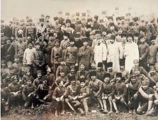 kanbertekin's tweet photo. YAŞASIN! CUMHURİYET https://t.co/dOUOAFl88a