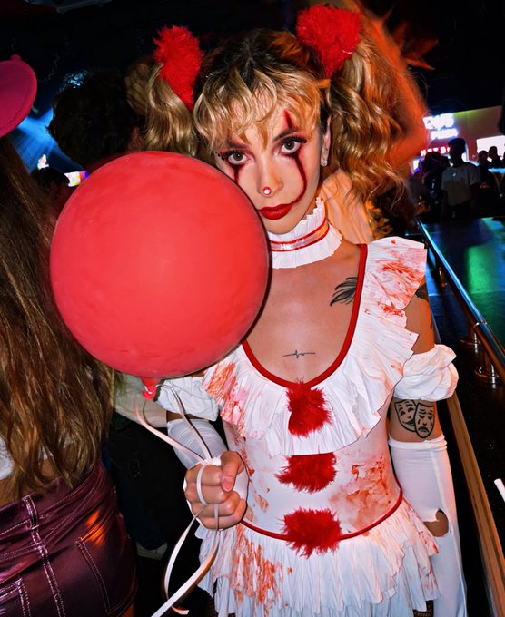 I won second place in a costume contest so it was definitely worth accidentally covering my entire bedroom<a href="/tag/mvsales"class="tags"><span>#mvsales</span></a>