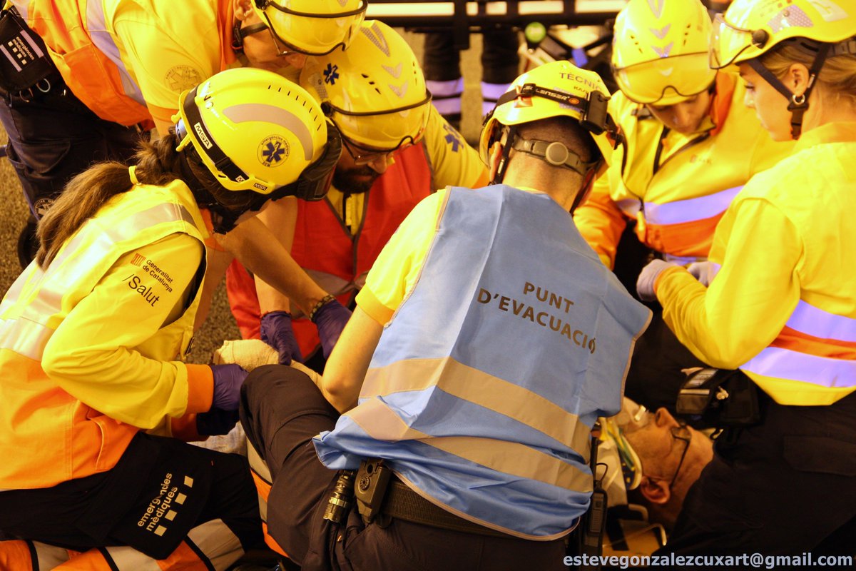 Maciacp's tweet photo. Indispensables!  #DiaDelTES #TES @semgencat https://t.co/x55tAygKSy