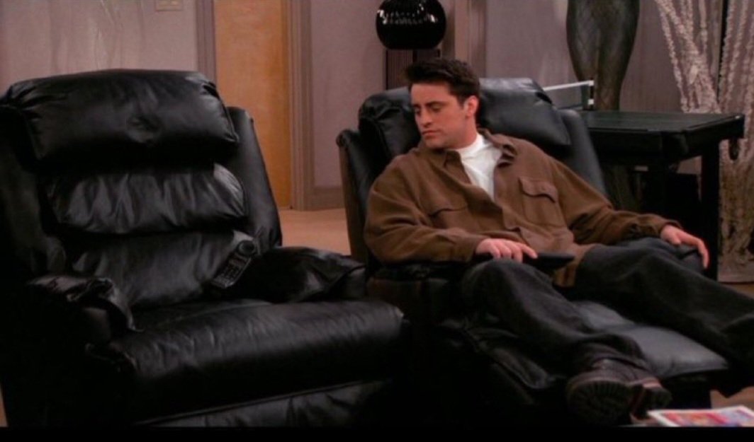 vinnymac84's tweet photo. Could this photo beeee any sadder. #matthewperry https://t.co/2re4AgHPiw