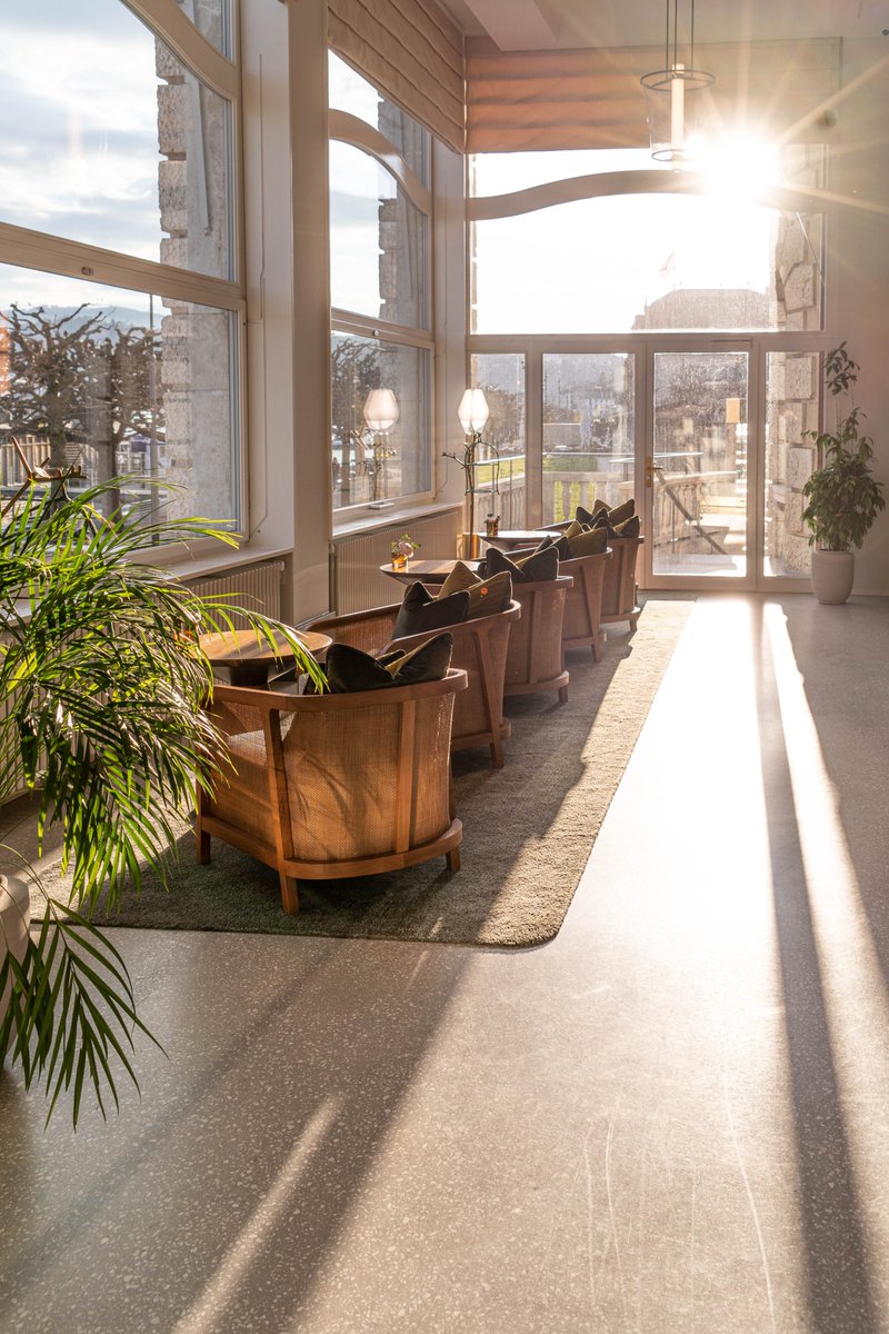 Enjoy  the calm atmosphere in the enchanting Belle Époque veranda with a  breathtaking view of Lake Lucerne and the majestic mountain panorama. #ImAFan #MOPalace #MandarinOriental #switzerland photo: @pisciadello