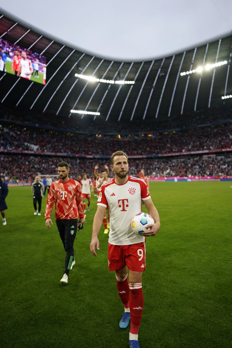 Bundesliga'nın bu yılki santrfor repertuarı Avrupa genelinde açık ara zirvede, Bayern - Harry Kane, Leverkusen - Boniface, Dortmund'da Alman milli Füllkrug, Stuttgart'ta ligi kıran Guirassy, Wolfsburg'da saf 9 Jonas Wind, Hoffenheim - Weghorst, Premier League halt etmiş yanında..