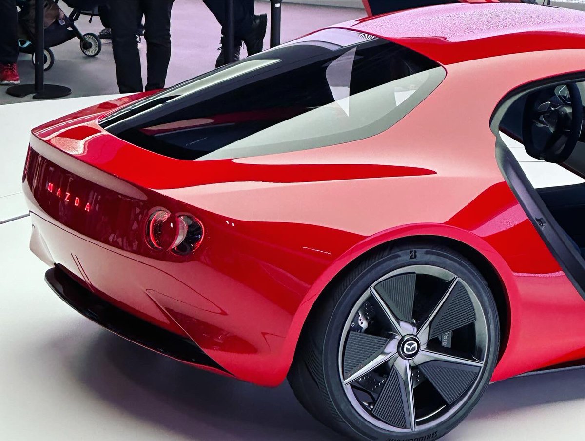 FortyTwoJapan's tweet photo. Absolutely stunning Mazda EV. #JAPANMOBILITYSHOW2023 https://t.co/FCBR4DFI9e
