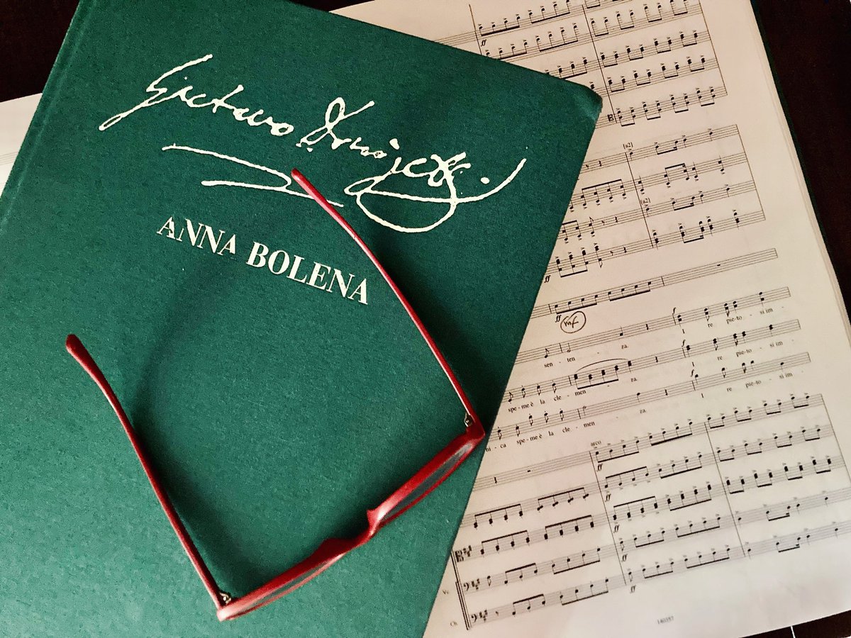 EnriqueMazzola's tweet photo. Days of rest, days of study! On my table, working this magnificent #Donizetti’s score, #AnnaBolena, for @deutsche_oper in December (and rehearsals in November) 🎈
.
.
#montepulciano #tuscanylife #liketuscany #onlinetoscana #tuscanylovers #hellotuscany 
@UMPG_IT @PSMusicBerlin https://t.co/Kc42NCPCPK