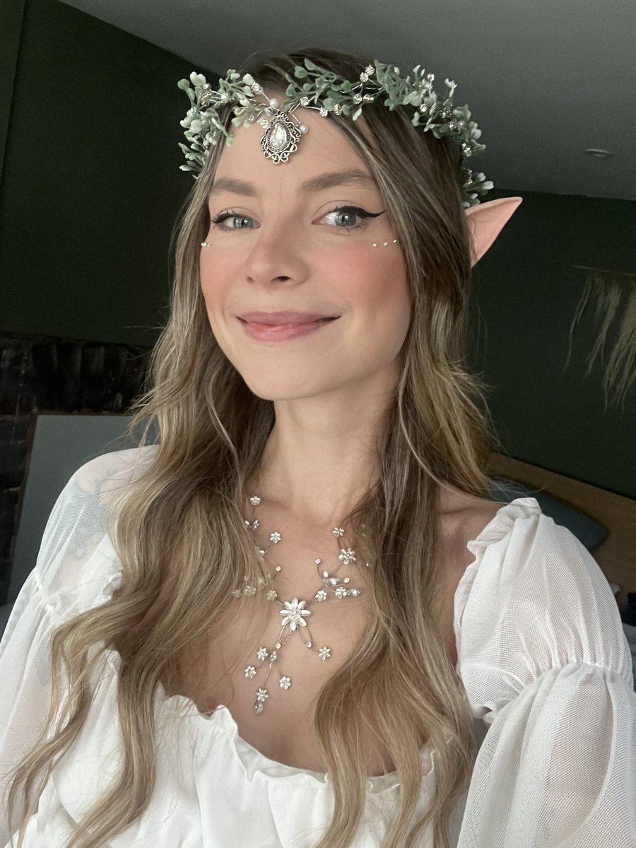 Going live with the <a href="/GamersOutreach/">Gamers Outreach</a> charity stream ✨🩵 Let’s play some BG3 and see how many beans I can handle 🫠 Also, I need this to be my everyday look now 
#SS2023