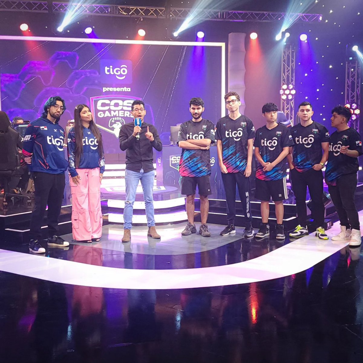 xVianka's tweet photo. Final de #CosGamers @cospanama bonita experiencia me pude llevar desde el día 1 de esta edición un honor haber trabajado con todos los creadores invitados, jugadores y el Staff!! 🤗 https://t.co/wesLxmLxw3