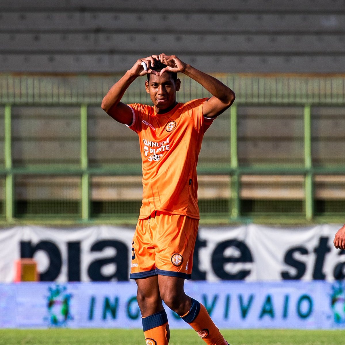 Attimi di emozioni arancioni 🔥🟠
La gallery di #PistoieseProgresso 📸

#uspistoiese1921