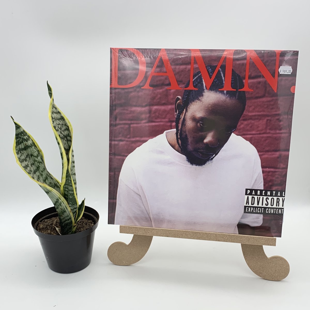 🎵 Record of the Day: Kendrick Lamar - Damn [VINYL] 🎵

🎉 Dive into the world of Kendrick Lamar with "Damn." This critically acclaimed album is a masterpiece of modern hip-hop. 

#RecordOfTheDay #Vinyl #KendrickLamar #HipHop #MusicOnVinyl  #VinylCollection #EchosRecordBar
