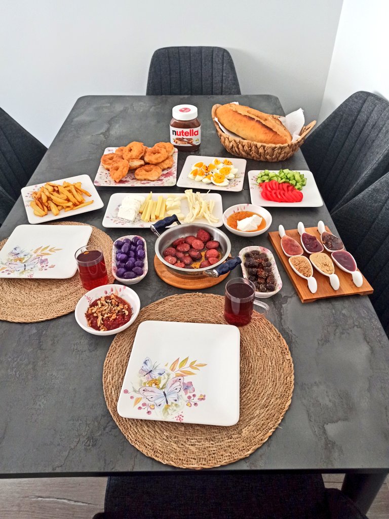 Coolmen_11_11's tweet photo. Bugün günlerden pazar. En sevdiğim gün 🤗
Mutlu olmak için sevdiklerinle bir pazar Brunchı bile yetiyordu😋🥳
#pazar
#brunc https://t.co/u1n3Jlm4sb