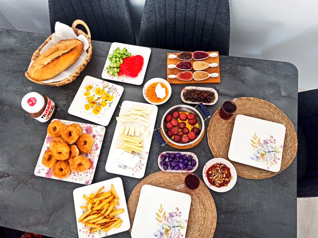 Coolmen_11_11's tweet photo. Bugün günlerden pazar. En sevdiğim gün 🤗
Mutlu olmak için sevdiklerinle bir pazar Brunchı bile yetiyordu😋🥳
#pazar
#brunc https://t.co/u1n3Jlm4sb
