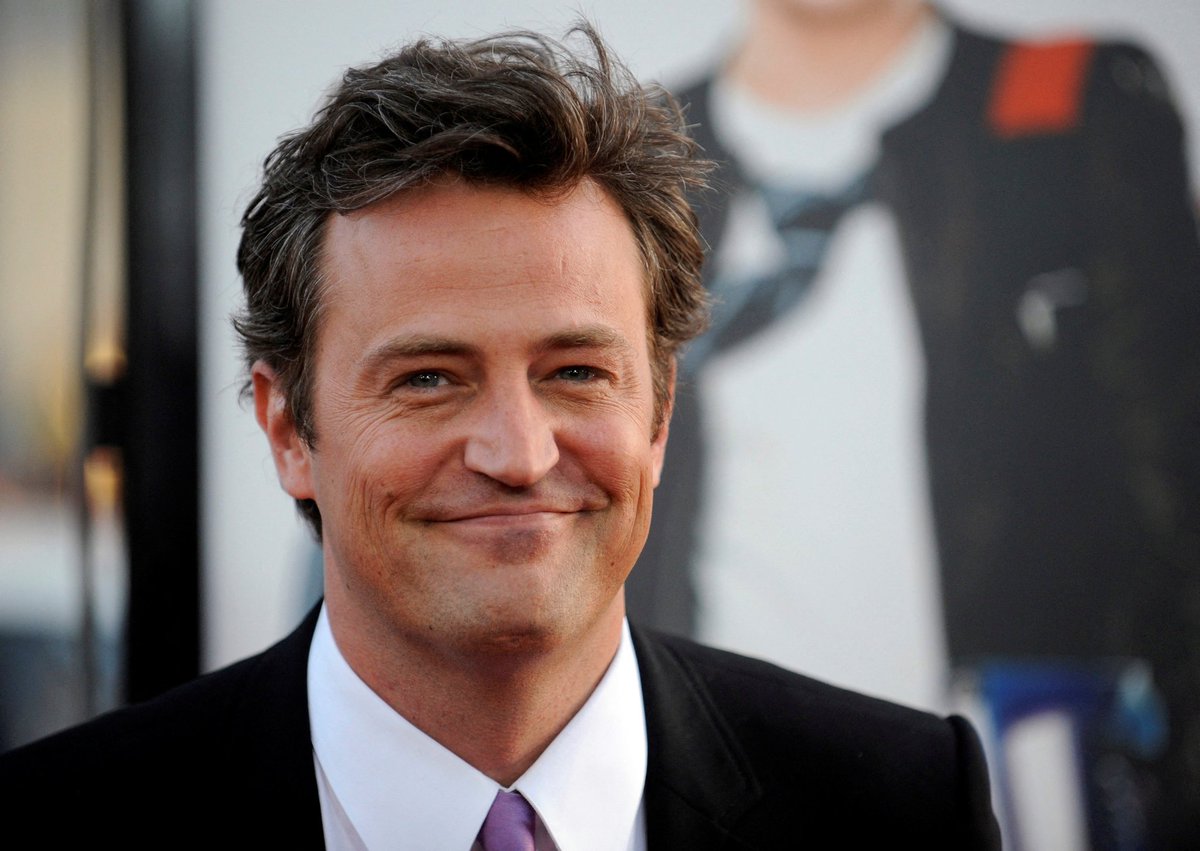 JasForbes's tweet photo. Ah this one really sucks.
Always sad when someone leaves us that early but Matthew Perry was on my screen during the formative years &amp; brought many a smile to my face.
He battled many demons throughout his life but seemed to be back on course. He will be missed.
#RIPMatthewPerry https://t.co/IJ6xbgkd0j