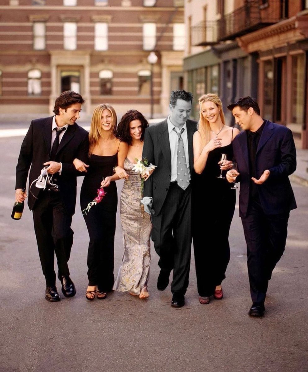 anneWonderland_'s tweet photo. Missed by so Many 🥺💔🕯️🕊️ #ChandlerBing #mathewperry #friends https://t.co/U0sjurF172