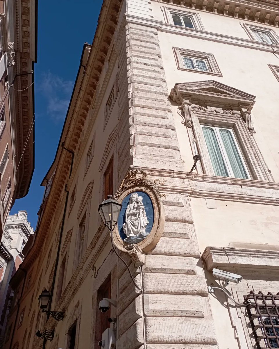 galleriaspada's tweet photo. Passeggiare di domenica nelle magnifiche piazze sotto il cielo di Roma. Continuità tra museo e territorio in ogni luogo d'Italia.
#colonnadimarcoaurelio #piazzacolonna #piazzadimontecitorio #obeliscodimontecitorio #arteromana https://t.co/VprmLazOHu