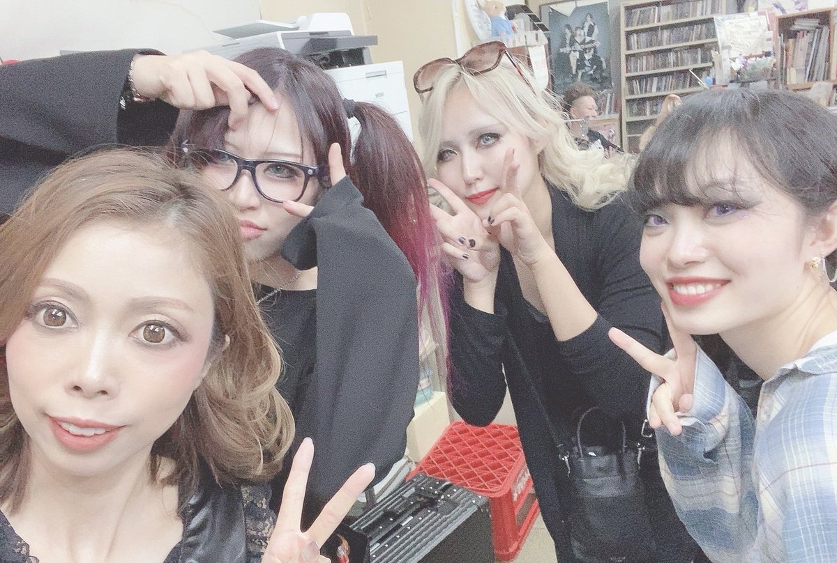 KU_YAxgt's tweet photo. #空也降誕会 の思い出◎
可愛いとカッコいいを兼ね備えてる
#Zeele のみんなと!!
華やかで憧れる!!
(で、私は某プーさんで嫌われなくてよかった😭wwみんな優しい😭)
ありがとうございました!!☺️ https://t.co/HyavEuvg1x