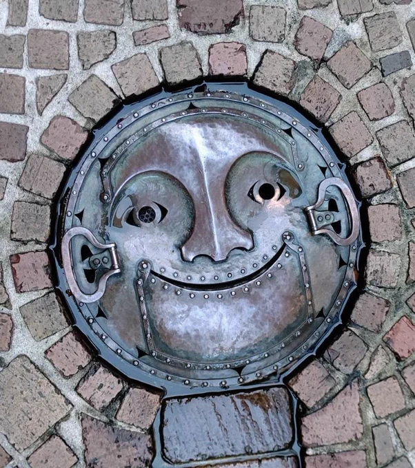 四代目メイジン( )さんから「メタル恒平さん見つけた!」て写真送られてきたけど思った以上にワイだったw#恒平見つけた 