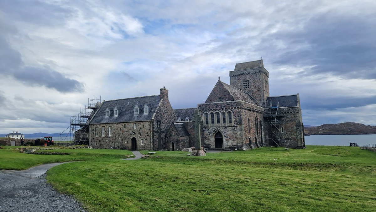 EileanIdhe's tweet image. Joining with visitors, @ionacommunity &amp;amp; fellow islanders for ecumenical worship in Iona Abbey. God is with us as we unite our prayers with those around the world, praying for peace, and an end to wars, destruction &amp;amp; conflicts #faith #thinplace #ecumenism #worshiptogether #iona