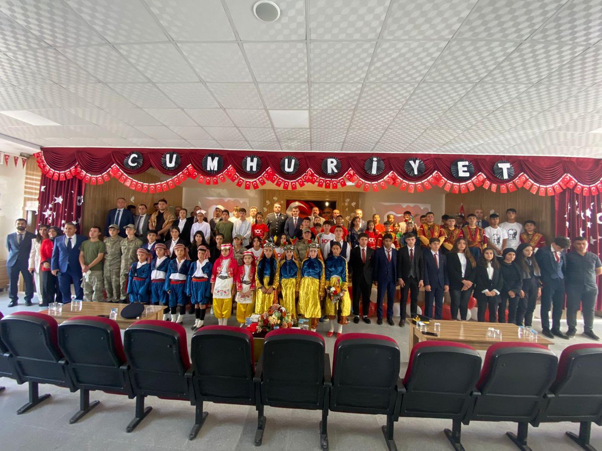 Kaymakamımız Sn. <a href="/HamzaOzbilgi/">Hamza Özbilgi</a> , Belediye Başkanı Ayhan Yılmaz, ilçe protokolü ve vatandaşlarımızın katılımı ile 29 Ekim Cumhuriyet Bayramımızın 100. Yıl dönümü Kutlamaları büyük bir coşkuyla kutlandı.
#Musabeyli